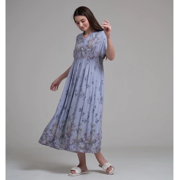 Flowery Dress with Pocket and Buttons, Tropical Design - Picture 2 of 11